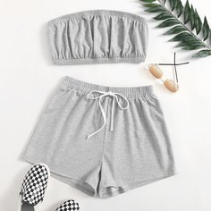 Однотонные шорты и топ без бретелек Shein