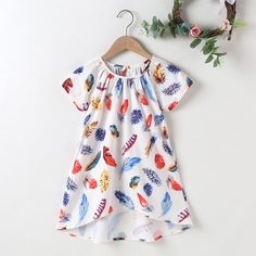 Асимметричное платье с принтом пера для девочек Shein