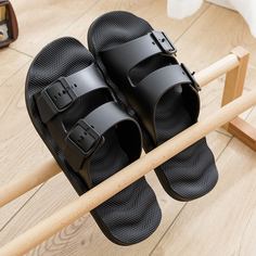 Мужские шлепанцы с пряжкой Shein