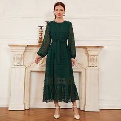 Платье с поясом и оборкой Shein