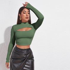 Трикотажная короткая футболка с разрезом Shein