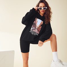 Байкерские шорты и толстовка с оригинальным принтом Shein