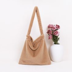 Плюшевая сумка на плечо Shein