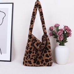 Плюшевая сумка на плечо с леопардовым узором Shein