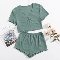 Однотонная домашняя одежда с оригинальной отделкой Shein