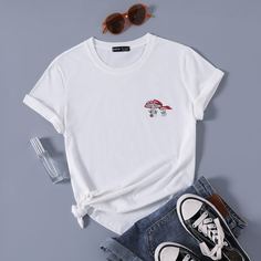 Футболка с круглым воротником и вышивкой Shein