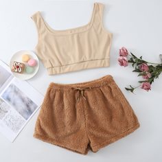Вязаная майка в рубчик и плюшевые шорты с узлом Shein