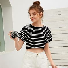 Короткая футболка в полоску Shein
