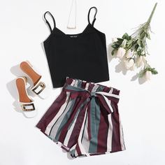 Топ и шорты в полоску с поясом Shein