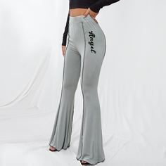 Расклешенные брюки с текстовым принтом Shein