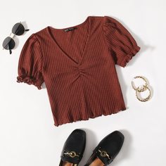 Футболка с пышными рукавами и оригинальной отделкой Shein