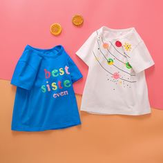 2шт футболка с текстовым и мультипликационным принтом для девочек Shein
