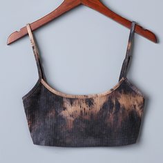 Короткий трикотажный топ на бркетелях с принтом тай дай Shein