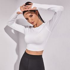 Короткая спортивная футболка с отверстием для большего пальца Shein