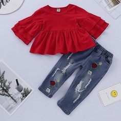 Рваные джинсы и футболка с многослойным рукавом для девочек Shein