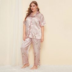 Цветочная атласная пижама в полоску размера плюс Shein