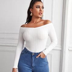 Однотонная футболка с открытыми плечами Shein