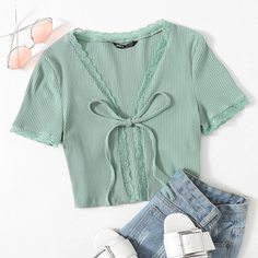 Трикотажный топ с кружевной отделкой Shein