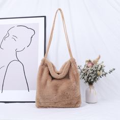Плюшевая сумка на плечо Shein
