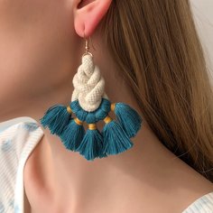 Плетеные серьги-подвески с бахромой Shein
