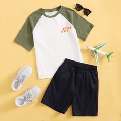 Шорты и футболка с текстовым принтом для мальчиков Shein