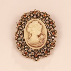 Брошь в графической форме Shein