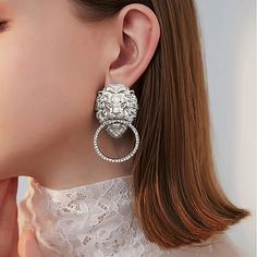 Серьги с головой льва и стразами Shein