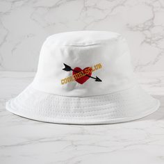 Шляпа с вышивкой сердечка Shein