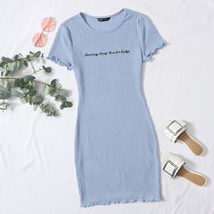 Трикотажное платье с вышивкой Shein