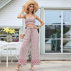 Короткая майка и широкие брюки с поясом, цветочным принтом Shein