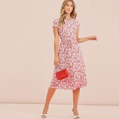 Платье с цветочным принтом и поясом Shein