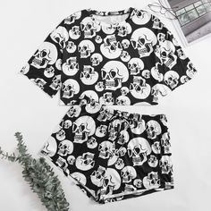 Пижама размера плюс с узлом и принтом черепа Shein