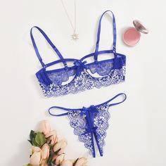 Кружевной комплект нижнего белья на косточках с разрезом Shein