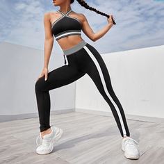 Спортивный бюстгальтер и леггинсы Shein