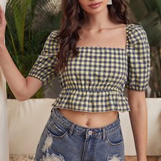 Короткий топ в клетку с пышными рукавами Shein