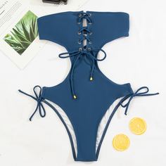 Слитный купальник с разрезом и шнурком Shein