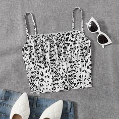 Топ на бретелях со сборками на груди и швом спереди Shein