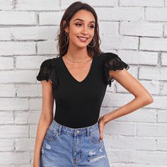 Топ размера плюс с сетчатым рукавом и вышивкой Shein