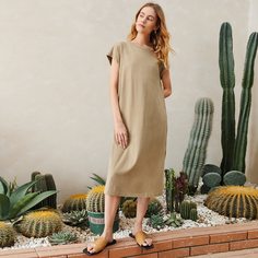 Однотонное платье-футболка с разрезом Shein