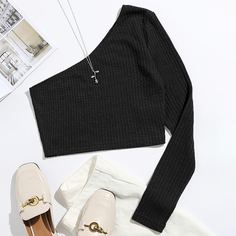 Однотонная короткая футболка на одно плечо Shein