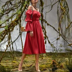 Платье с открытыми плечами и оригинальным рукавом Shein