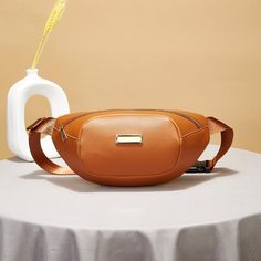 Поясная сумка с металлическим декором Shein