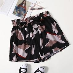 Шорты размера плюс с принтом и поясом Shein