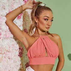 Короткий топ-халтер с открытой спиной Shein