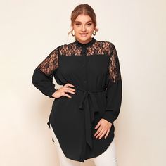 Блузка размера плюс с поясом и кружевной отделкой Shein