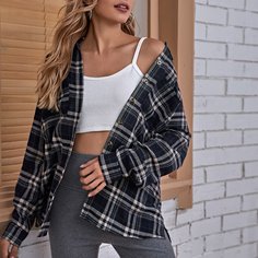 Блузка в клетку с карманом Shein