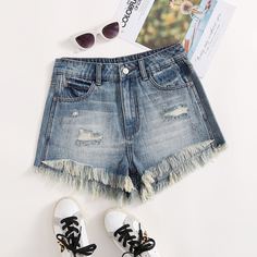 Рваные джинсовые шорты Shein