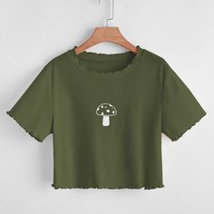 Кроп-футболка размера плюс с вышивкой грибами и волнистым краем Shein