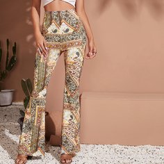 Расклешенные брюки с оригинальным принтом без пояса Shein