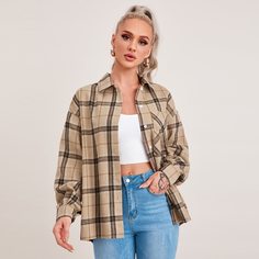 Блузка в клетку с карманом Shein